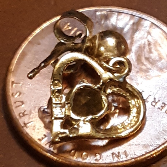 Single 10k hold heart with topaz, small diamonds - Picture 4 of 4